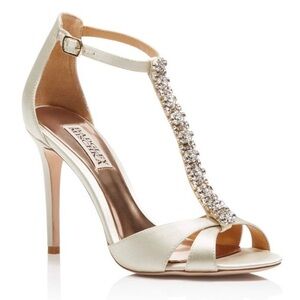 “ROMANCE" BY BADGLEY MISCHKA BRIDAL Ivory Wedge Heel Size 8.5